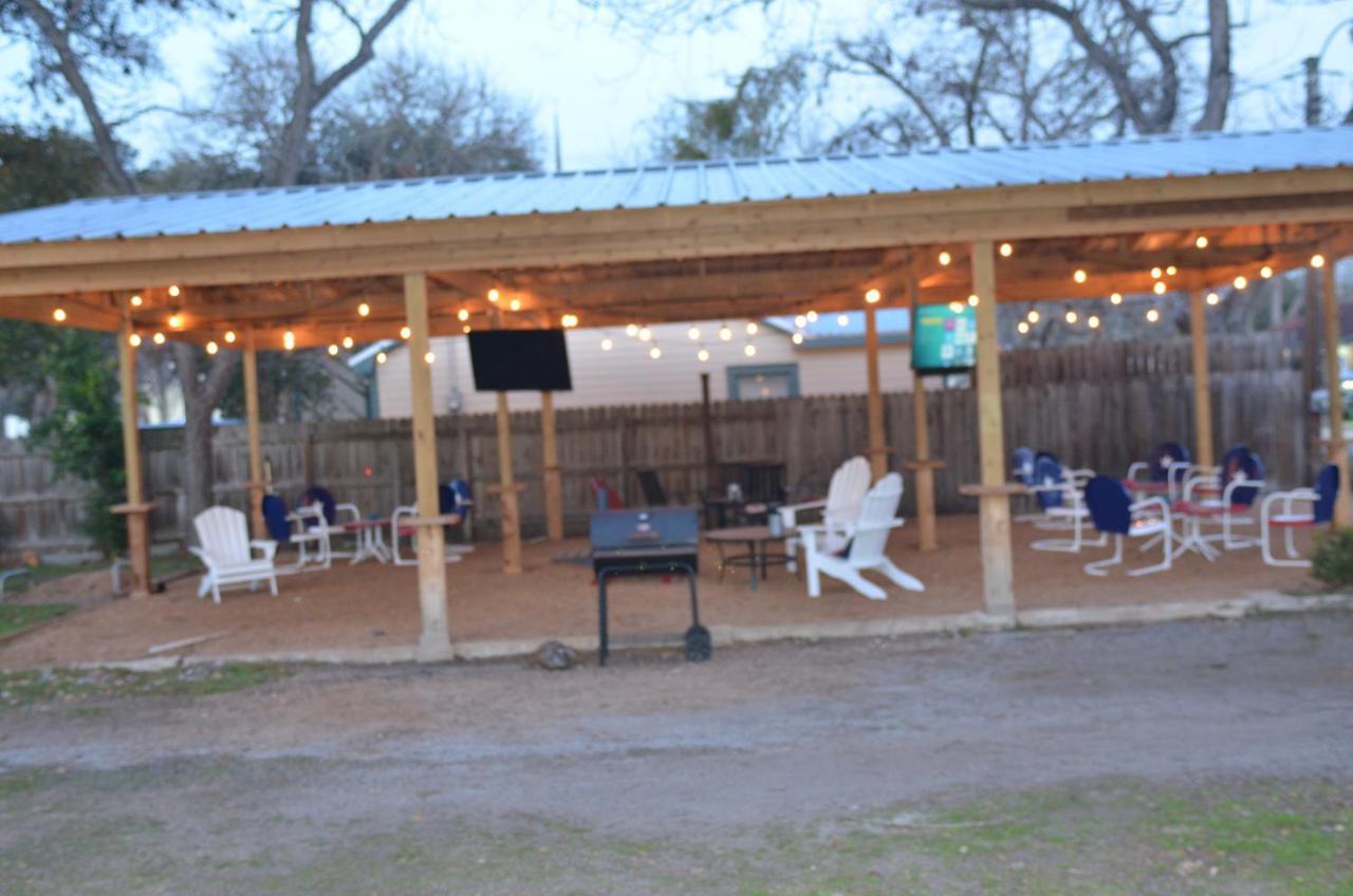 The Oak Motel La Grange Εξωτερικό φωτογραφία